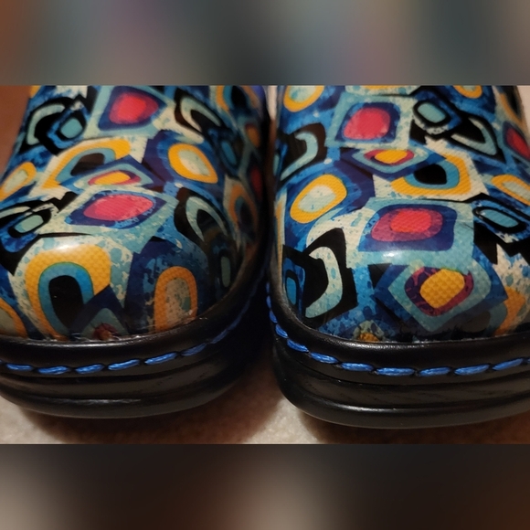 Klogs Footwear Naples Black with Geometric Pattern Nursing Shoes Size 7 - Picture 5 of 10